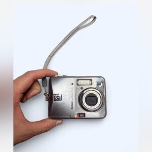 Kodak EasyShare C340 Silver Camera with Wrist Strap